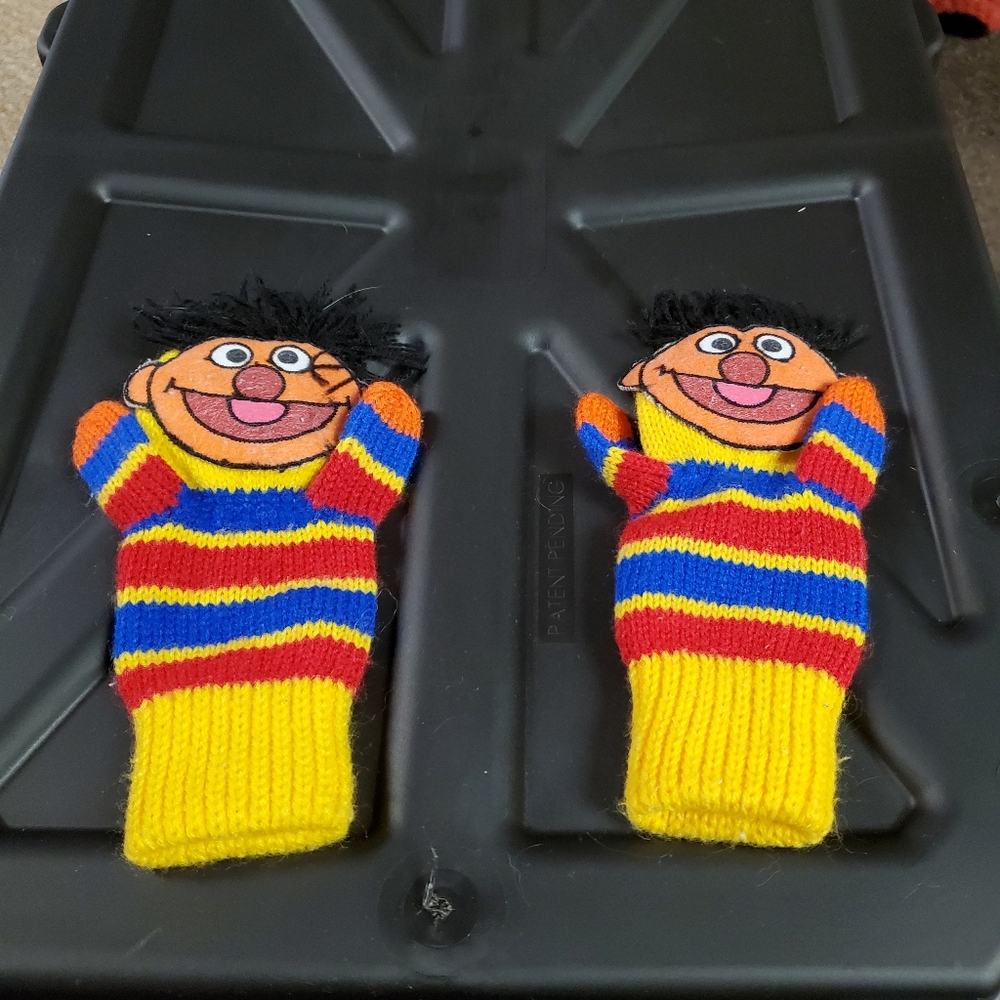 Vintage Elmo mittens